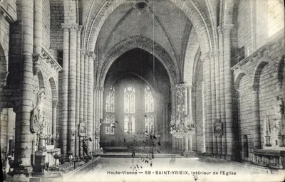 Saint-Yrieix-la-Perche — Interior da Igreja — I. L.