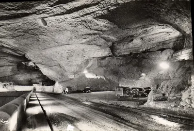 Le Mas-d'Azil (Ariège) — Entrada das Salas da Gruta — Fotografia de S. Et. L.
