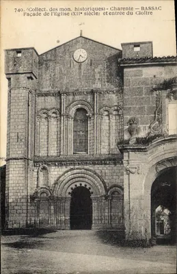 Fachada da Igreja (século XII) e entrada do Claustro — Bassac — Charente — Coleção dos Monumentos Históricos — n°740