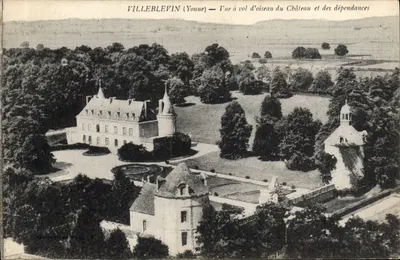 Villeblevin (Yonne) — Vista aérea do Castelo e das dependências — Coleção P. R.