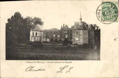 Castelo de Fleurigny — Facha interna e Capela — Amistries