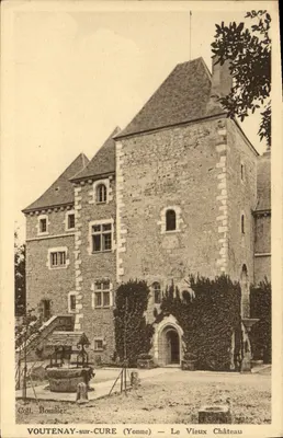 VOUTENAY-sur-CURE (Yonne) — O Velho Castelo — Fot. COVIBIER