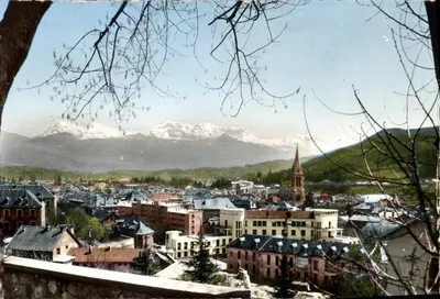 Gap i Embrunais — widok panoramiczny z zasnieżonymi górami — wydawca GAP ET L'EMBRUNAIS