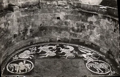 Ganagobie (B.-A.) — Mosaico do XIIº século — Ary
