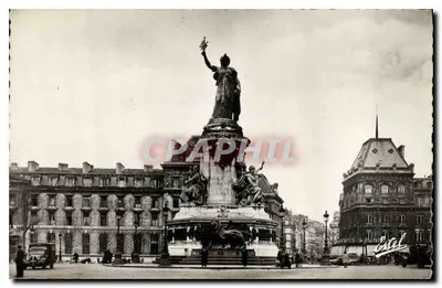 Place de la République — Monument de la République — Éditeur Etel