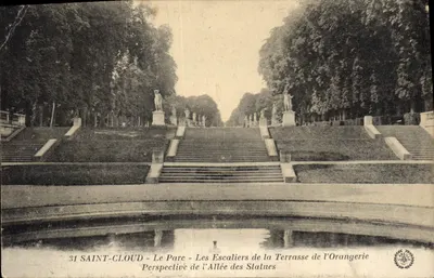 Saint-Cloud - O Parque - As Escadas da Terrasse da Orangerie Perspectiva da Avenida das Estátuas