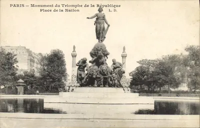 PARIS — Monument du Triomphe de la République — Place de la Nation — L. D.