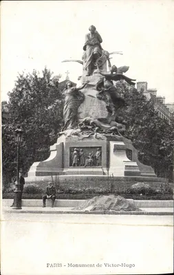 CPA Paris Monument de Victor Hugo