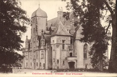 Châtillon-en-Bazois — Castelo - Pátio de honra — Editor Bréger & Bréger, Paris