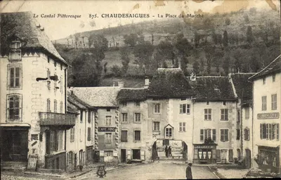 Chaudesaigues - La Place du Marché — Le Cantal Pittoresque 8775 — Éditeur : M. Brunet