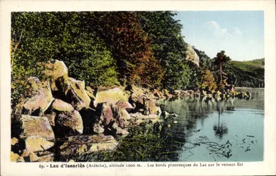 Lago de Issarlès (Ardèche), altitude 1000 m. — As margens pitorescas do Lago no lado Leste — Edições artísticas Haend-Centard
