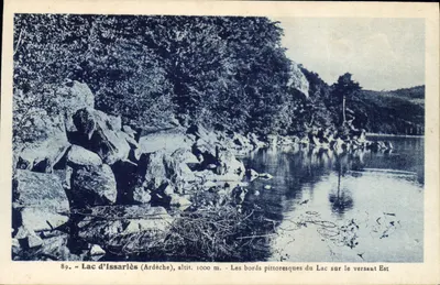 Lago de Issarlès (Ardèche) — As margens pitorescas do lago no lado Leste — Edições artísticas Hama-Collarès