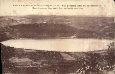 Lago de Issarlès (Ardèche) — vista geral tirada do Suc Ramenou — Éditions d'Art Marquet, Le Puy (Haute Loire)