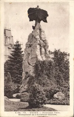 Vichy — Monument de l'Aviateur Gilbert — Nouveau Parc