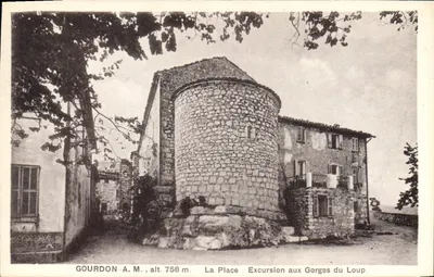 Gourdon - A Praça - Excursão às Gorges do Lobo