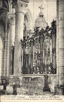 PONTIGNY (Yonne) — Interior da igreja (século XI) — Grade de ferro forjado. Túmulo de Hugues, 1º abade de Pontigny. Foto Leschapt A.