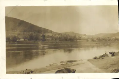 राइन का दृश्य — जहाज और तट
