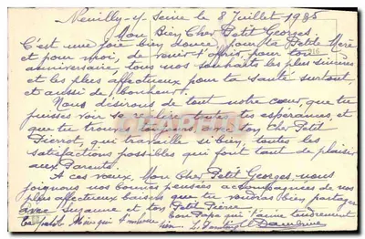 Interior decorado — buquê de flores — texto 'Feliz Aniversário' — editor não visível — Verso