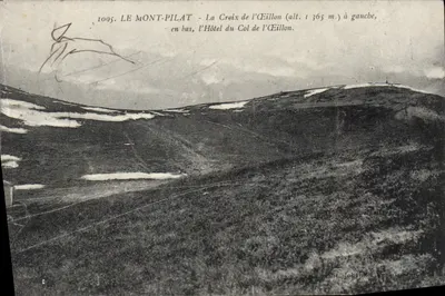 O Mont-Pilat - A Cruz de l'Éillon (alt. 1365 m.) à esquerda, embaixo, o Hotel do Col de l'Éillon — Ed. Johannis Henri, Saint-Étienne