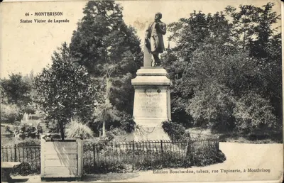 Estátua de Victor de Laprade — Montbrison — Edição Bouchardon, tabacs, rue Tupinerie