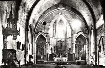 Frontignan (Hérault) — O interior da igreja (século XIII) — Edições SL, Lyon