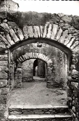 Os muros e o caminho de ronda — Prats-de-Mollo (P.-O.) — Coleção ALIS