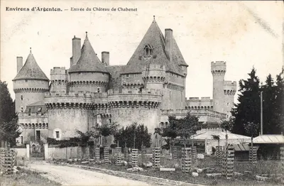 Aproximadamente Argenten — Entrada do Castelo de Chabenet — Quennel, fot. Argenton