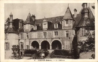 Dornes (Nièvre) — O Castelo — Editor La Cigogne, pl. da Prefeitura, Vichy