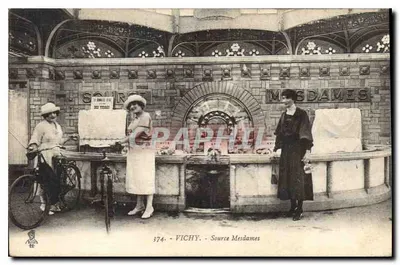 Vichy - Fonte das Senhoras — Mercado coberto com fonte e três mulheres