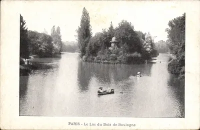 PARIS - O Lago do Bois de Boulogne — vista do lago com embarcações e kiosque