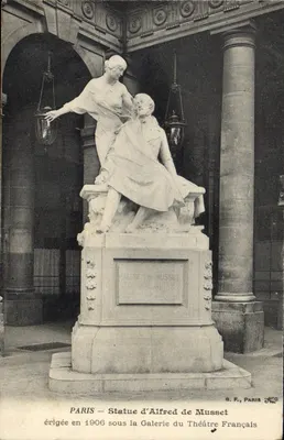 Paris — Statue d'Alfred de Musset — érigée en 1906 sous la Galerie du Théâtre Français