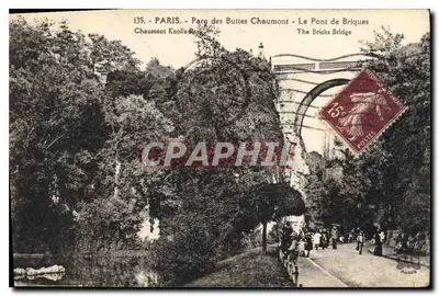 Paryż — Park Buttes Chaumont — Most z cegły