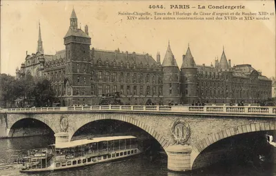 Paris — La Conciergerie — Sainte-Chapelle, Tours de l'Horloge de César d'argent et de Boubee XIIIe et XIVe siècle — éditeur PICOR