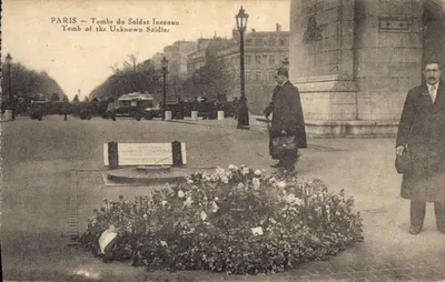 PARYŻ — Grobowiec Nieznanego Żołnierza — J. COMBIER & Cie