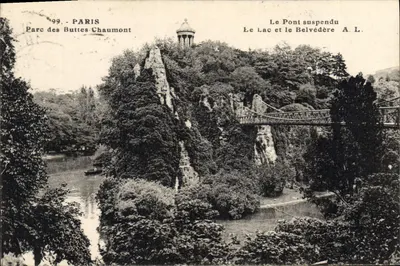 Park Buttes-Chaumont — Jezioro i widok z belwederu z mostkiem wiszącym — A. L.