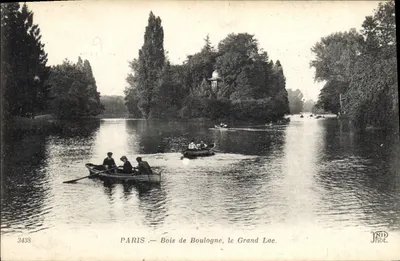 PARIS — Las Boulogne, Wielki Jezioro — PND Phot.