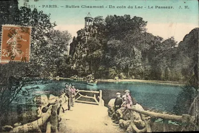 CPA Paris Buttes Chaumont Un coin du Lac Le Passeur