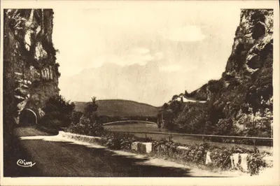 Yenne (Savoie) — Gorges do Rio Rhône — Saída do desfiladeiro de Pierre-Châtel — Héliogravure C. Mâcon