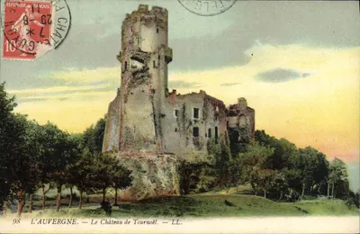A Auvergne — O Castelo de Tournoël — LL. — 98