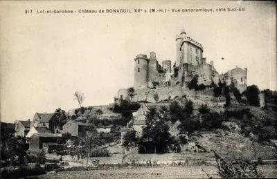 Castelo de Bonaguil — Vista panorâmica, lado Sudeste — Fototipia Boragno, Acen