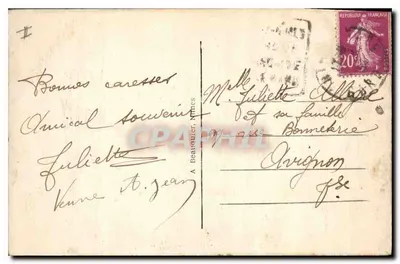 Nîmes — Boulevard Victor-Hugo — uitzicht met Romeinse boog in de achtergrond — Achterkant