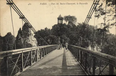 Paris — Parc des Buttes-Chaumont, a Ponte — David Phot.