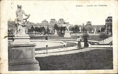 Paris — Jardim das Tuileries — vista com estátua e passeios