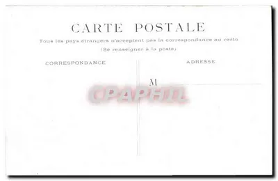 Paryż — Arc du Carrousel — widok monumentalnego łuku z rzeźbami i przechodniami — Rewers