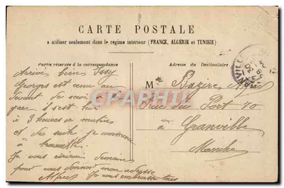 PARIS — Statua Strasburga — monument z wiankami, odwiedzający z parasolami — Rewers