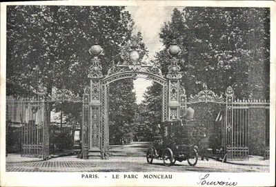 Paryż - Park Monceau — wejście ozdobione, stara karetka — Souvenir