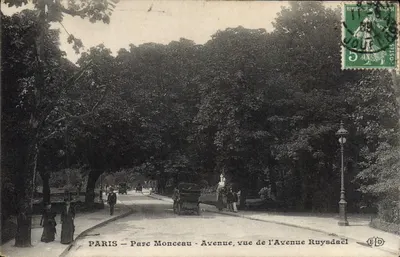 PARIS — Park Monceau — Aleja, widok z alei Ruysdaël