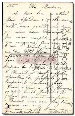 Les Monts d'Auvergne — widok wsi z kobietą niosącą koszyk — Stara pocztówka CPAPHIL n°14 — Rewers