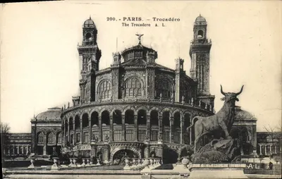 Le Trocadéro à Paris — vue du bâtiment et de la statue du taureau — éditeur A.L. n°200