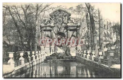 Paris - Le Jardin du Luxembourg - Fontaine Médicis